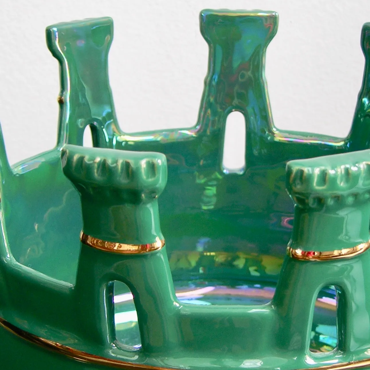 Contemporary Italian Hunter Green Majolica Crown Bowl with Pure Gold Accents