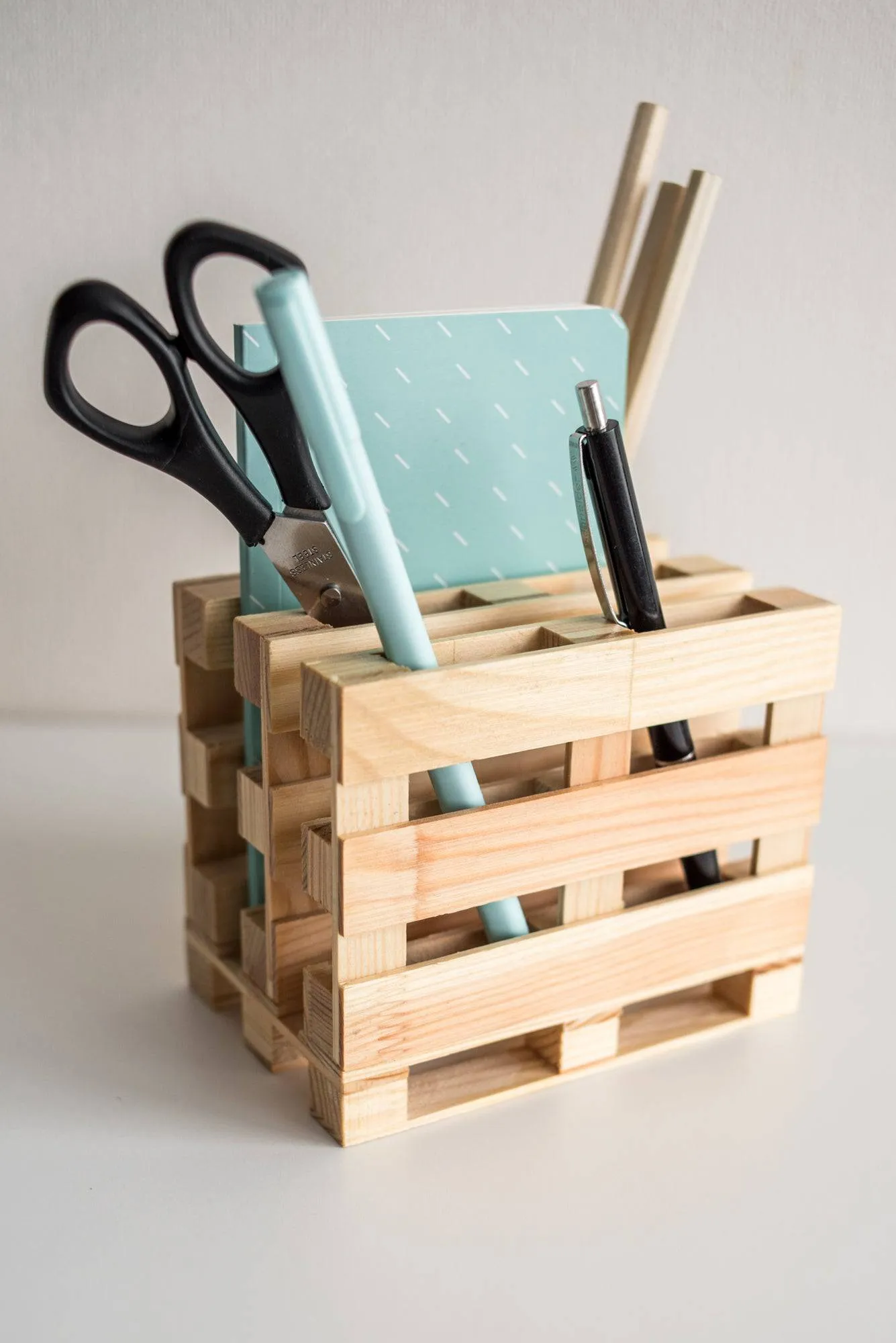 Wood miniature pallet desk organize