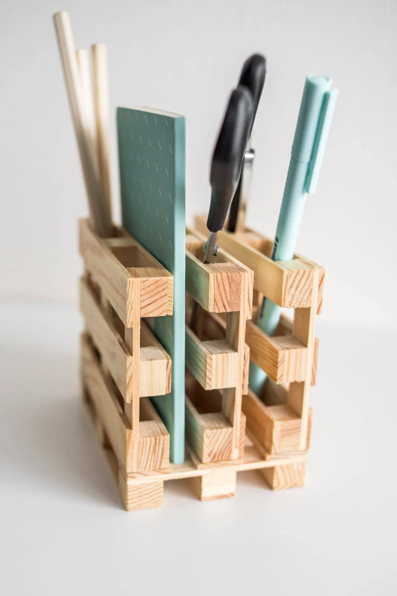 Wood miniature pallet desk organize